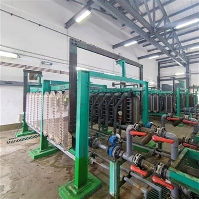 Какви са продуктите от електролизата на саламура?